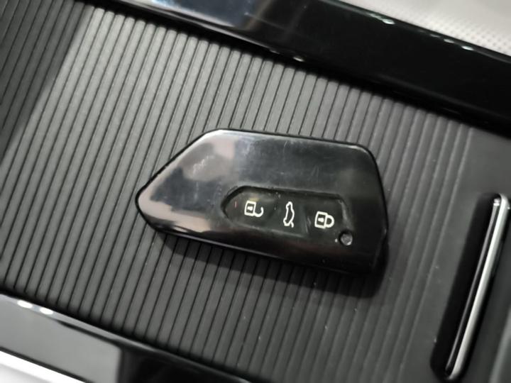 2024 Facelift 380TSI AWD R-Line photo 8