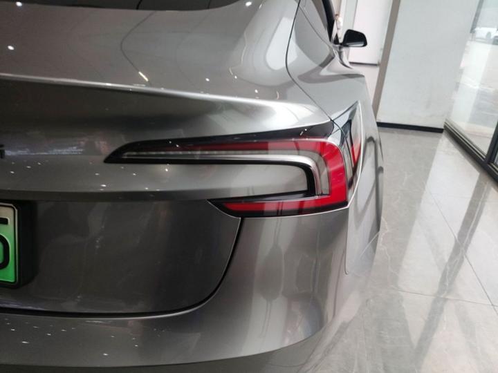 Model 3 2023 RWD photo 7