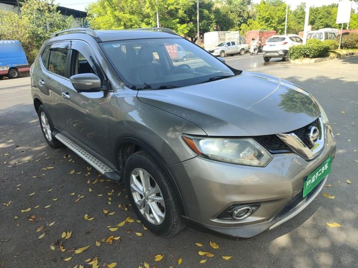X-Trail 2014 2.0L CVT Comfort 2WD photo 3