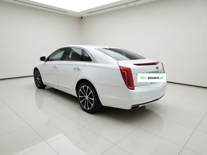 XTS 2013 28T Leading photo 4