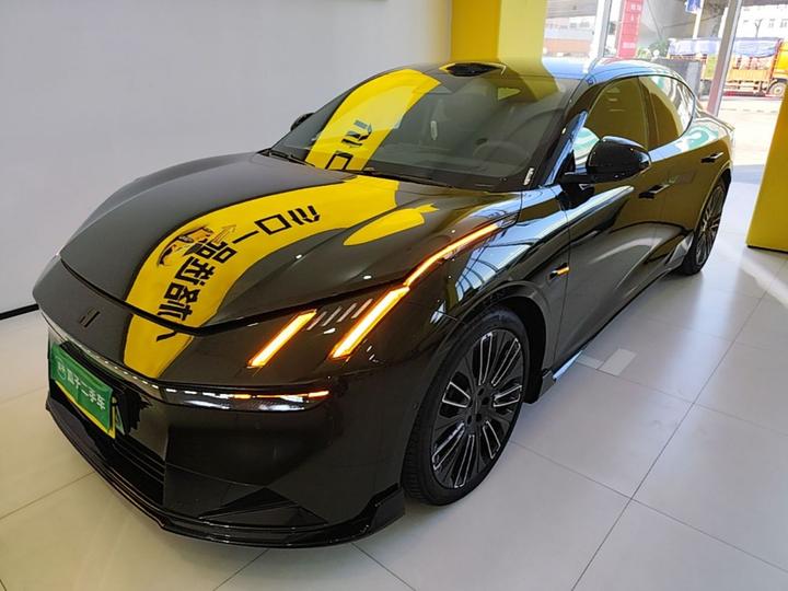 10 EM-P 2025 240 AWD Ultra Sport