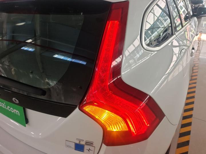 V60 2016 T5 photo 7