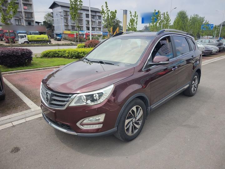 560 2015 1.8L MT Luxury