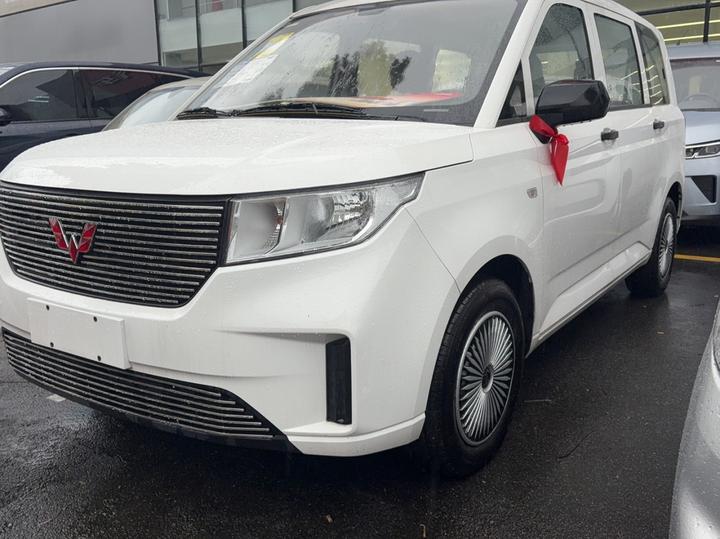 Wuling Hongguang PLUS 2020 1.5L MT Standard 7-Seater