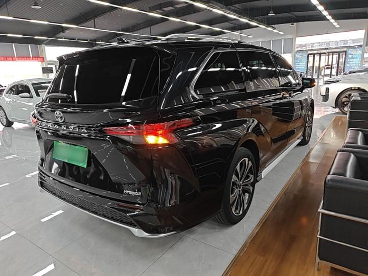 Granvia 2023 2.5L Hybrid Premium PLUS photo 6