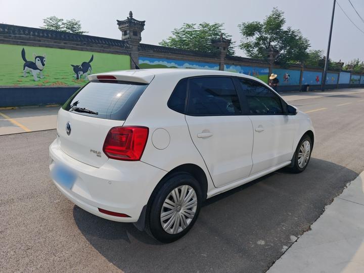 Polo 2016 1.6L AT Comfort photo 4