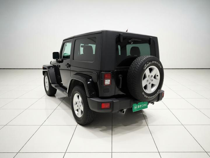 Wrangler 2010 3.8L Sahara 2-Door photo 4