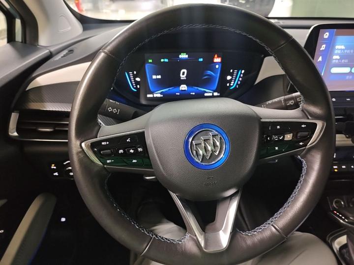 6 2020 PHEV photo 2