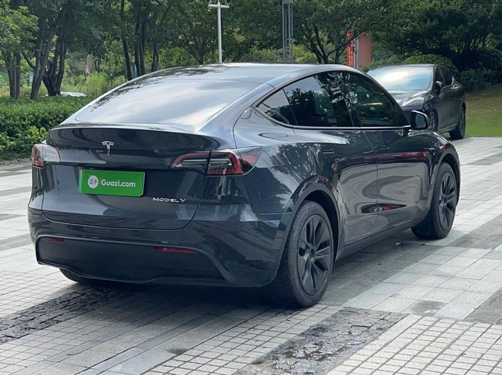Model Y 2024 RWD photo 4