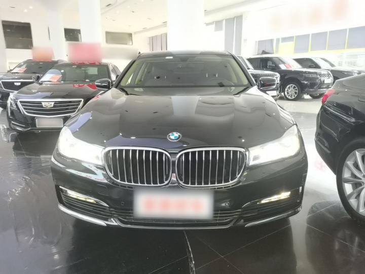 7 Series 2016 730Li Leading photo 2
