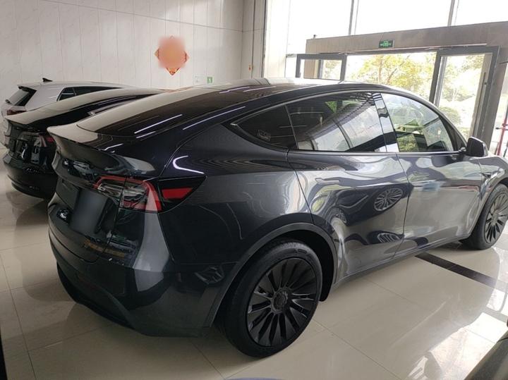 Model Y 2024 RWD photo 4