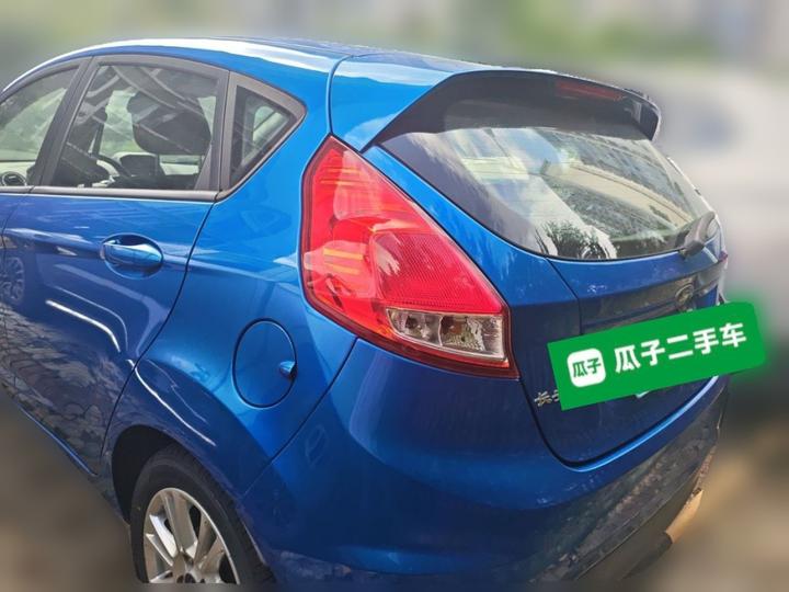 2013 Hatchback 1.5L AT Fashion photo 4