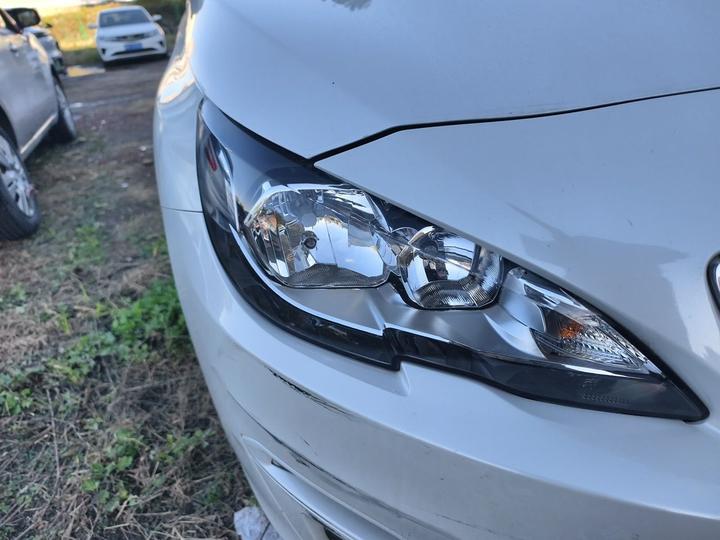 408 2014 1.8L AT Luxury photo 7