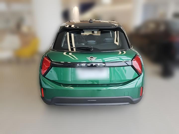 2025 1.5T COOPER Classic 5-Door photo 3