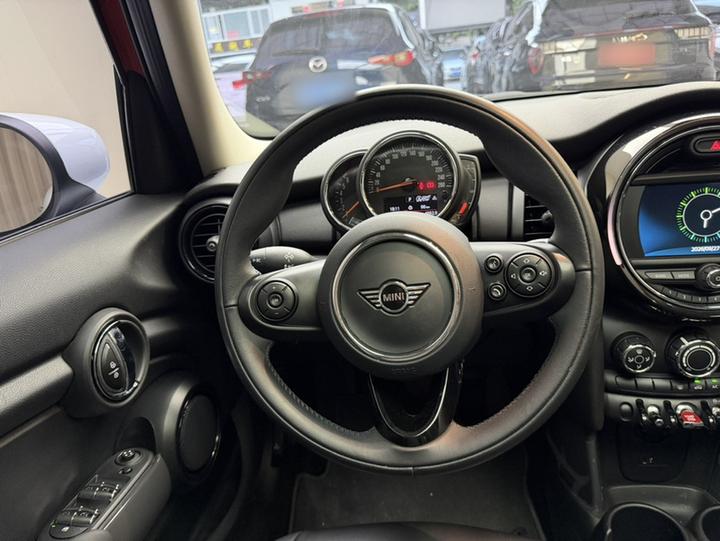2021 1.5T ONE 5-Door photo 2