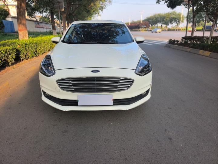 Escort 2019 Facelift 1.5L AT China VI photo 2