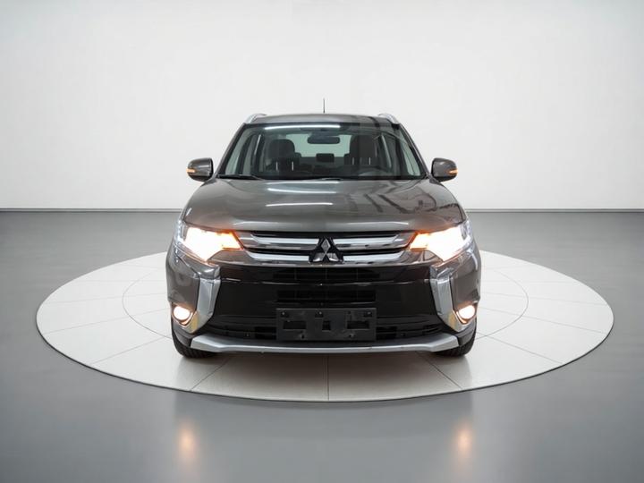 Outlander 2018 2.0L RWD 7-Seater photo 2
