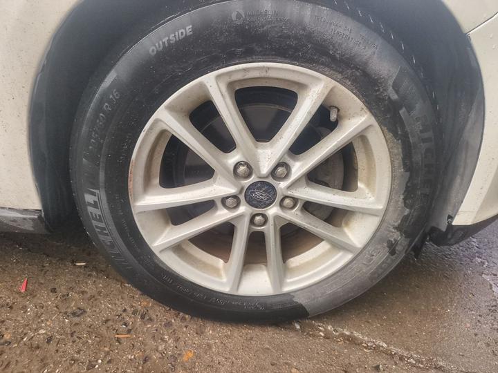 Focus 2015 Hatchback 1.6L MT photo 8