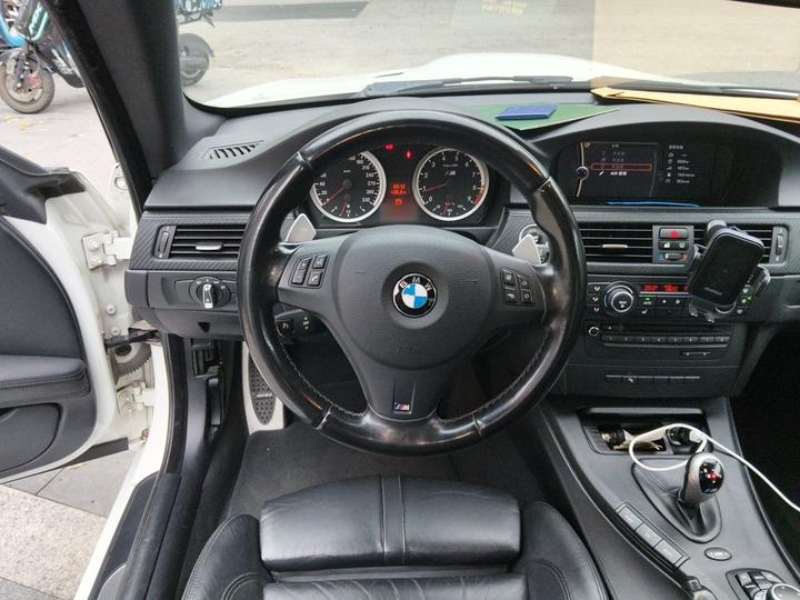 M3 2011 M3 2-Door photo 3