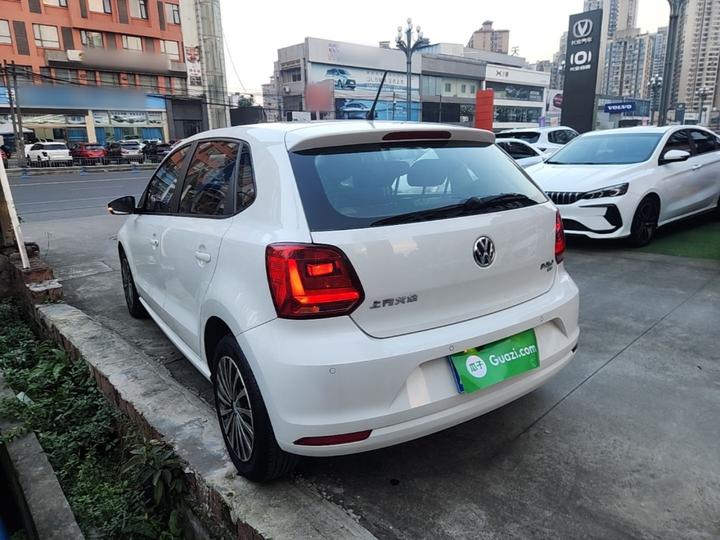 Polo 2016 1.6L AT Comfort photo 4