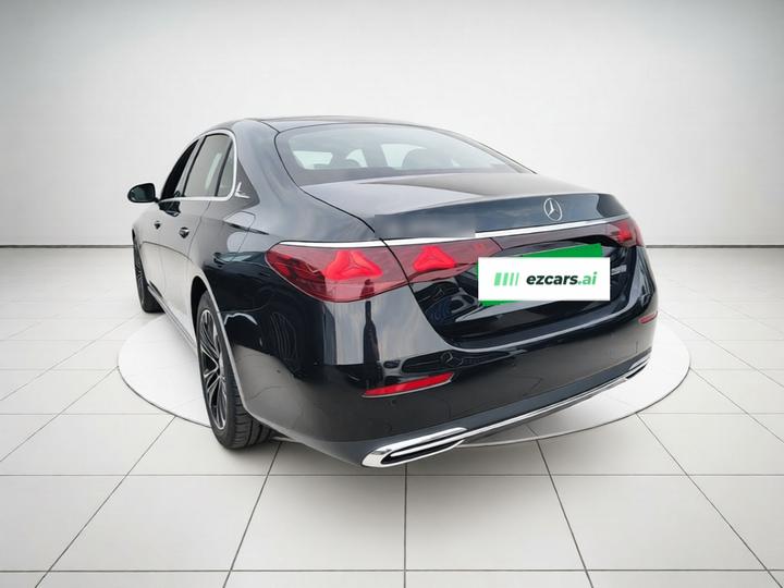 E-Class EV 2024 E 350 e L PHEV photo 4
