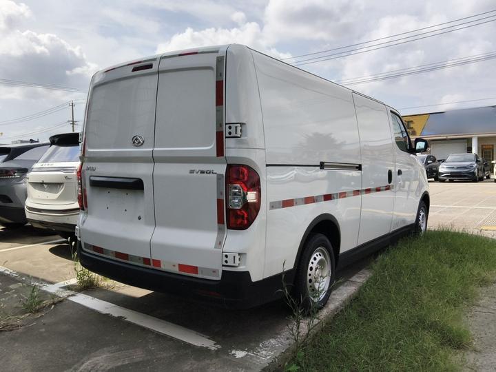 MAXUS EV30 2023 EV Smart Long Wheelbase photo 4