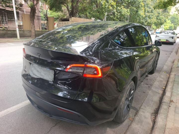 Model Y 2023 RWD photo 4