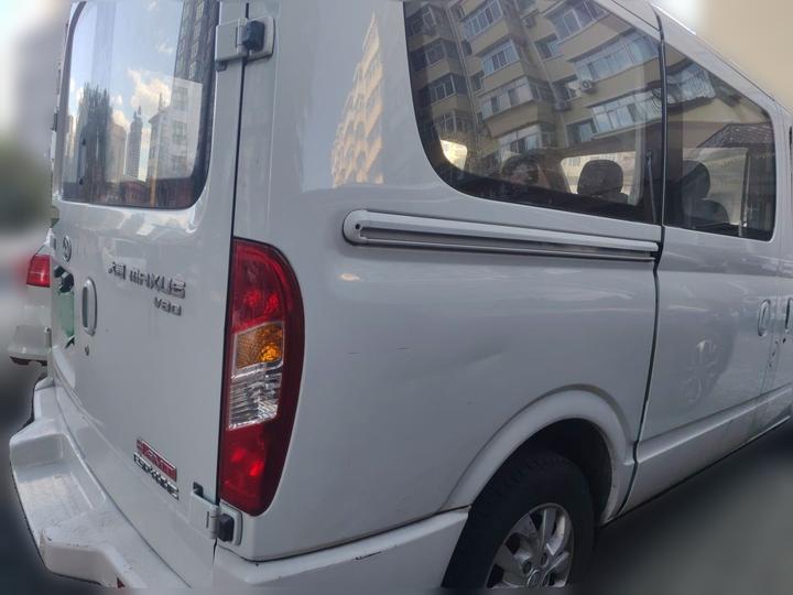 MAXUS V80 2018 2.5T AMT Short Wheelbase 5-6-Seater photo 6