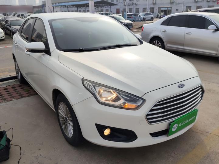 Escort 2015 1.5L MT Comfort photo 3