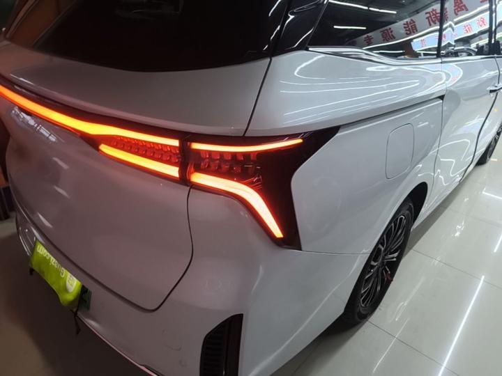 V9 2024 1.5TD 200km Premium photo 7