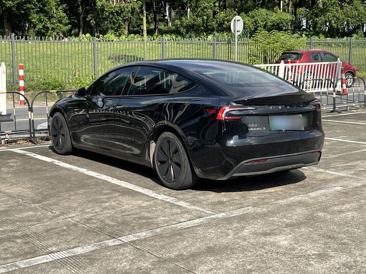 Model 3 2023 RWD photo 4