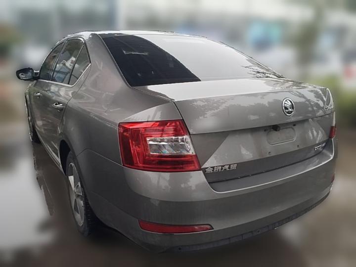 Octavia 2016 1.6L MT photo 4
