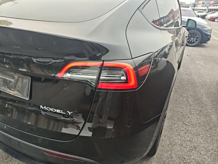 Model Y 2024 RWD photo 7