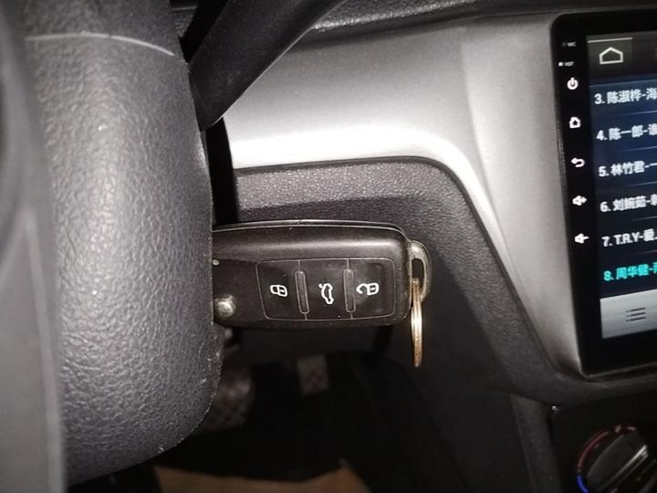 2015 1.6L AT photo 8