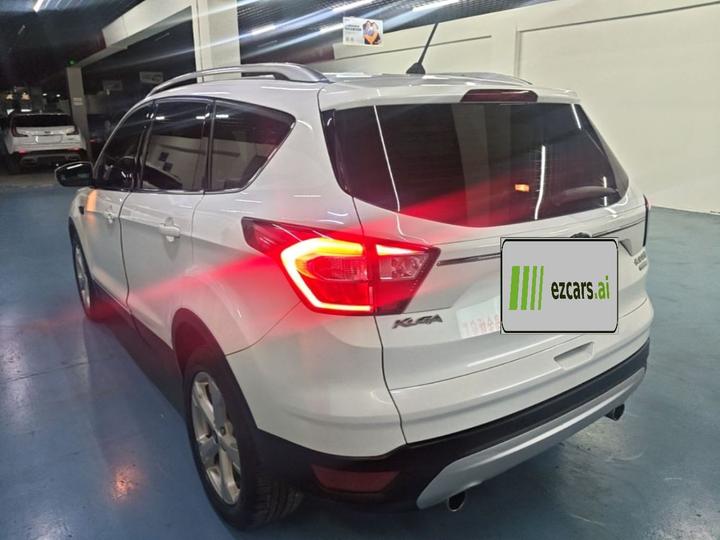 Kuga 2018 EcoBoost 180 RWD photo 4