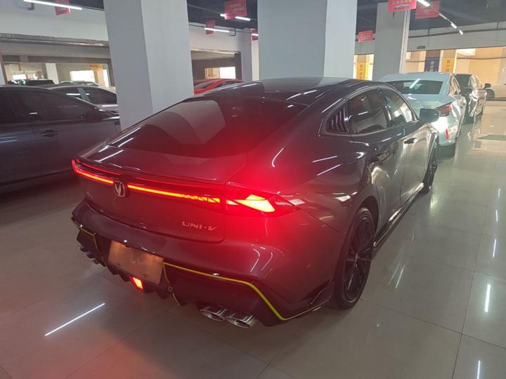 UNI-V 2022 1.5T Sport photo 6