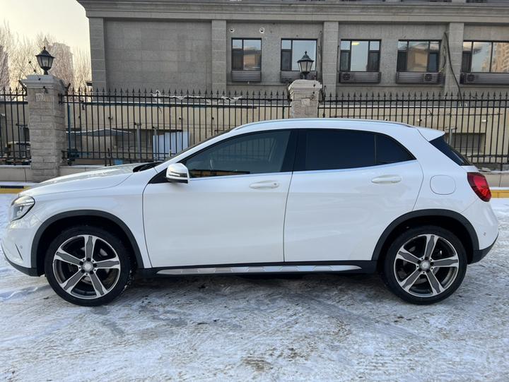 GLA 2015 GLA 220 4MATIC Luxury photo 3