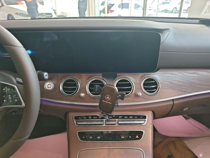 E-Class 2023 Facelift E 260 L photo 8