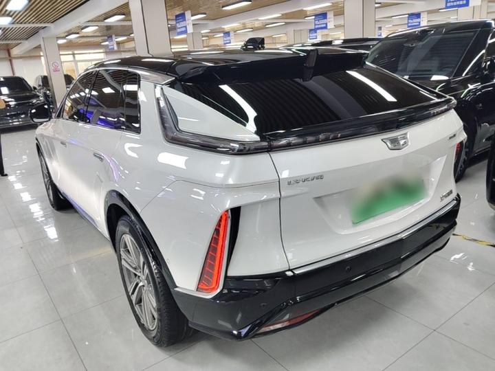 IQ 2022 RWD Long Range Luxury photo 4