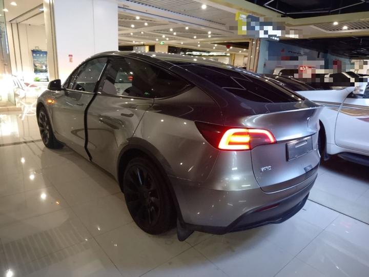 Model Y 2024 RWD photo 4