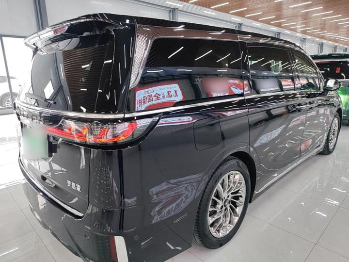 Voyah Dreamer 2024 PHEV Extended Range Flagship photo 4