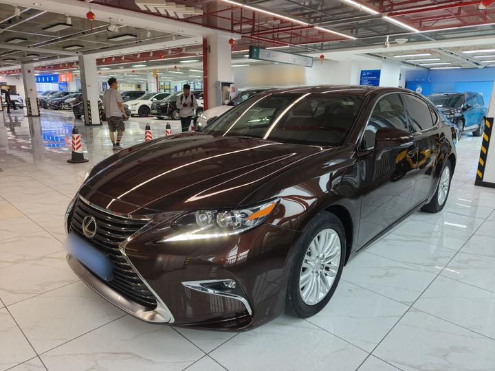 ES 2015 200 Elite