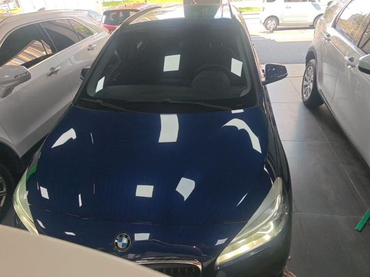 2 Series Wagon 2016 218i Sport Design Package photo 2