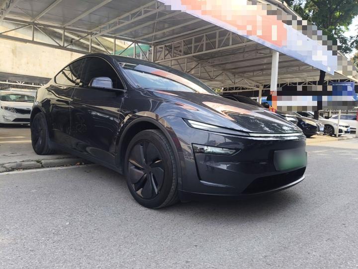 Model Y 2025 RWD photo 3