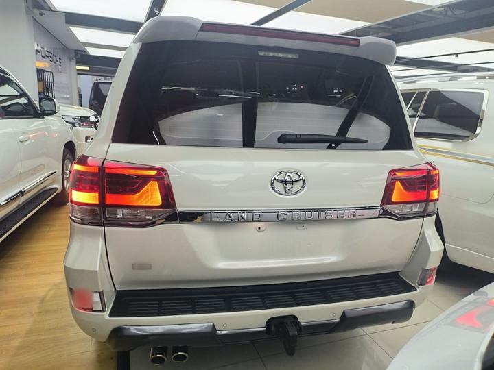 Land Cruiser Parallel Import photo 3