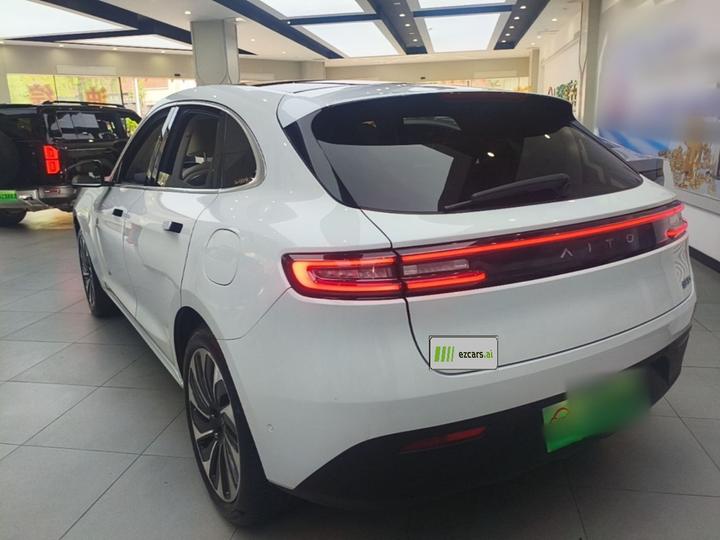 HIMA AITO M5 2022 EREV AWD Performance photo 4