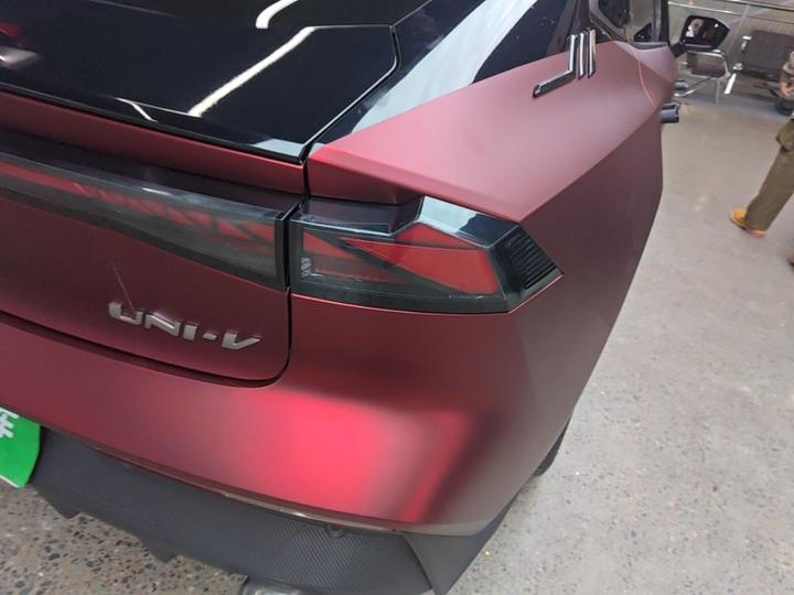 UNI-V 2022 1.5T Premium photo 7