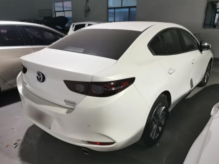 3 Axela 2020 1.5L AT photo 4