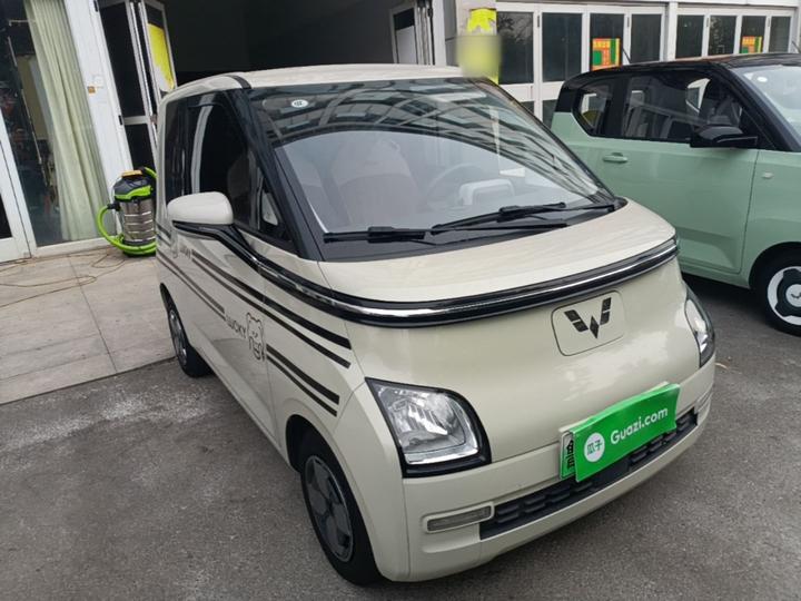 Wuling Air ev 2023 4-Seater - Standard photo 3