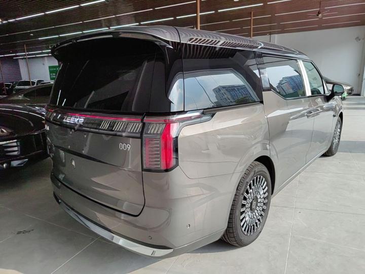 009 2026 7-Seater Ultra+ photo 6